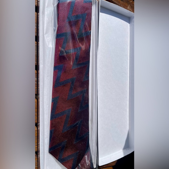 🔥POWER & CLASSIC🔥🆕💯% ETRO AUTHENTIC ZIG ZAG REGIMENTAL MOTIF TIE🎁 - Picture 8 of 14